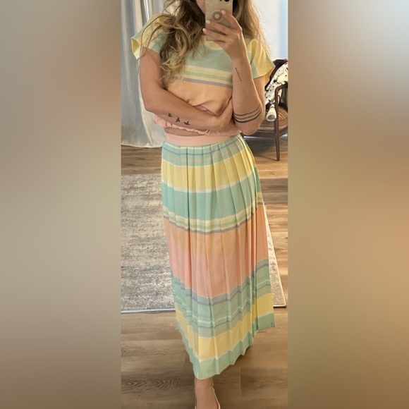 Dresses & Skirts - Vintage Linen Pastel Pleated Skirt Set size 4